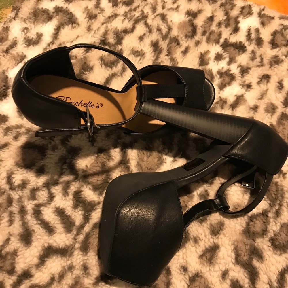 Women size 8.5 stilettos with strap - Picture 3 of 4